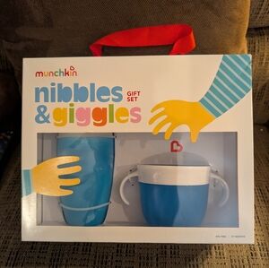 Munchkin Nibbles & Giggles Gift Set